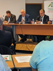 Dernière session sur fond de crise