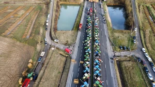 Les agriculteurs campent autour de Paris, annonces du gouvernement attendues aujourd'hui